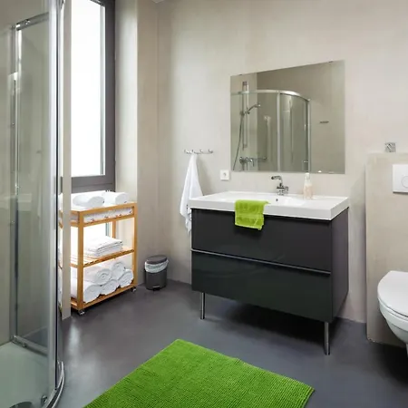 Pula Sleeps 8 With Pool Air Con And Wifi