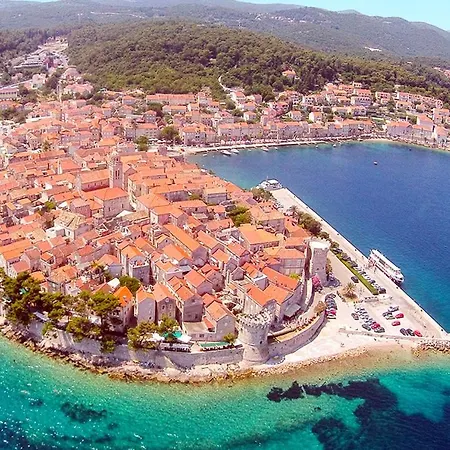 Pula Sleeps 8 With Pool Air Con And Wifi *