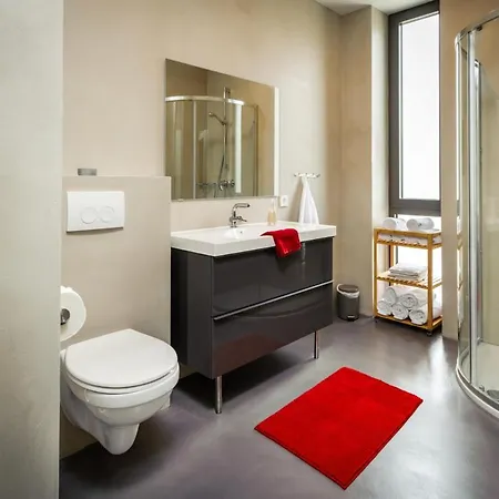 Pula Sleeps 8 With Pool Air Con And Wifi